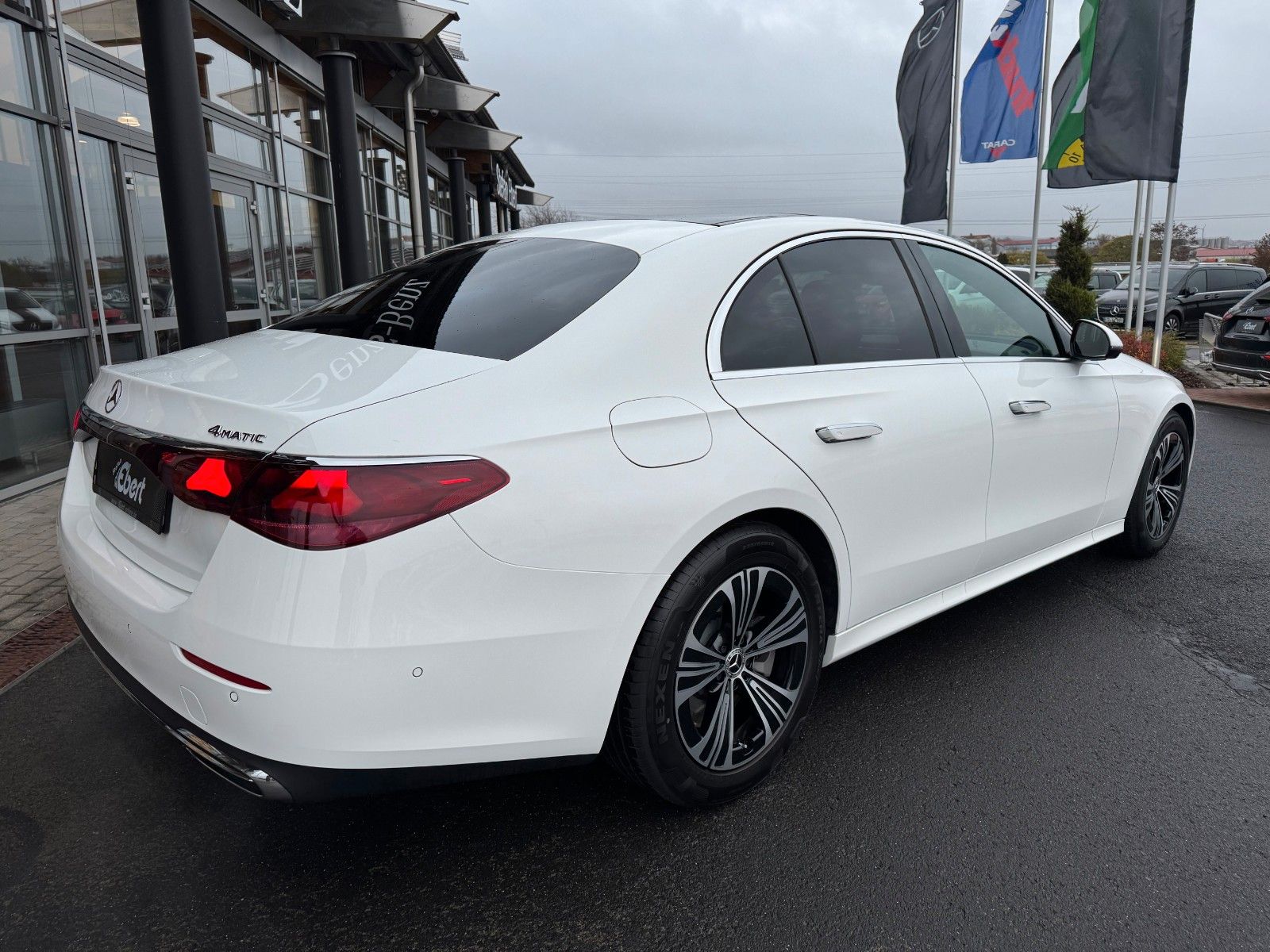 Fahrzeugabbildung Mercedes-Benz E 450 4M Avantgarde+Pano+DistrPro+Digital+360