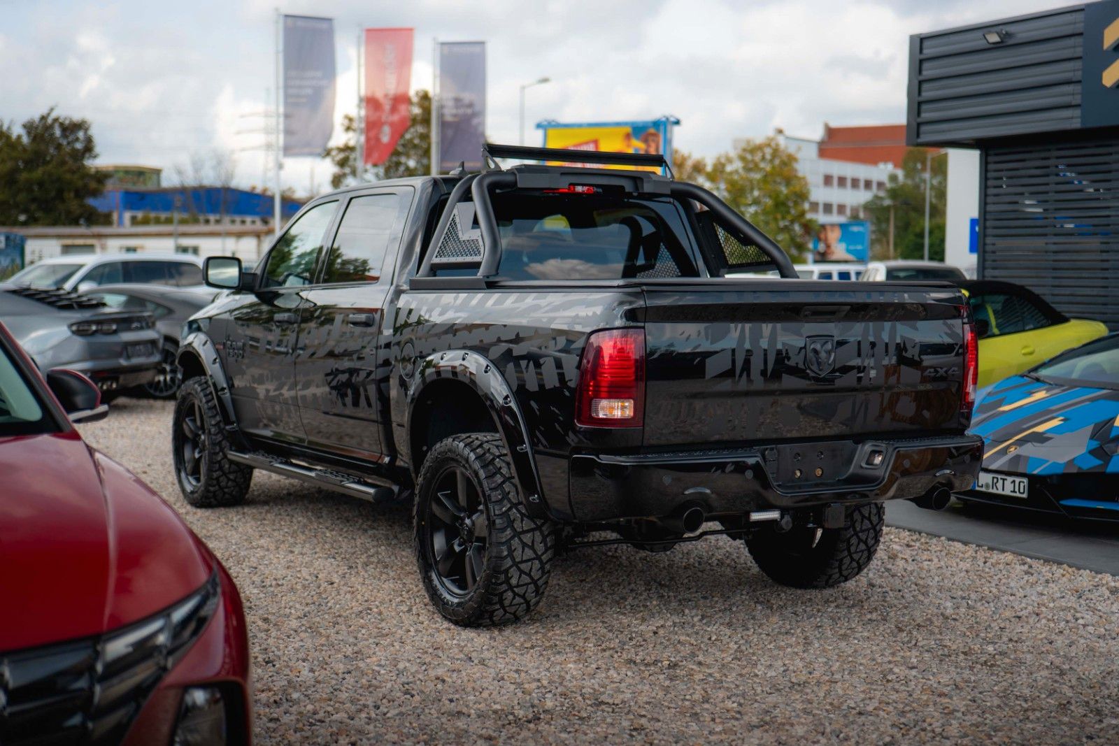 Fahrzeugabbildung Dodge RAM 5.7 V8 HEMI 4x4 OFFROAD Night-Paket *LED*