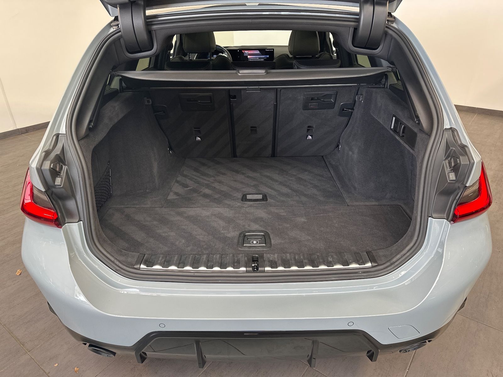 Fahrzeugabbildung BMW 330 d Touring xDrive M-Sport NAV+LED+PANO+H&K