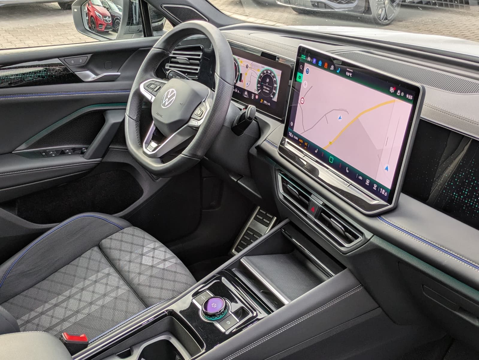 Fahrzeugabbildung Volkswagen Tiguan 2.0 TDI 4M R-Line PANO*H&K*AHK*MATRIX*20"