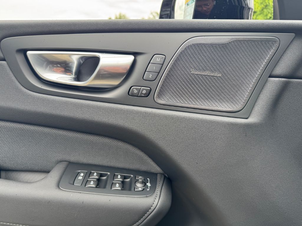 Fahrzeugabbildung Volvo XC60 B5 B AWD Plus Black Edition+Pano+LichtPak