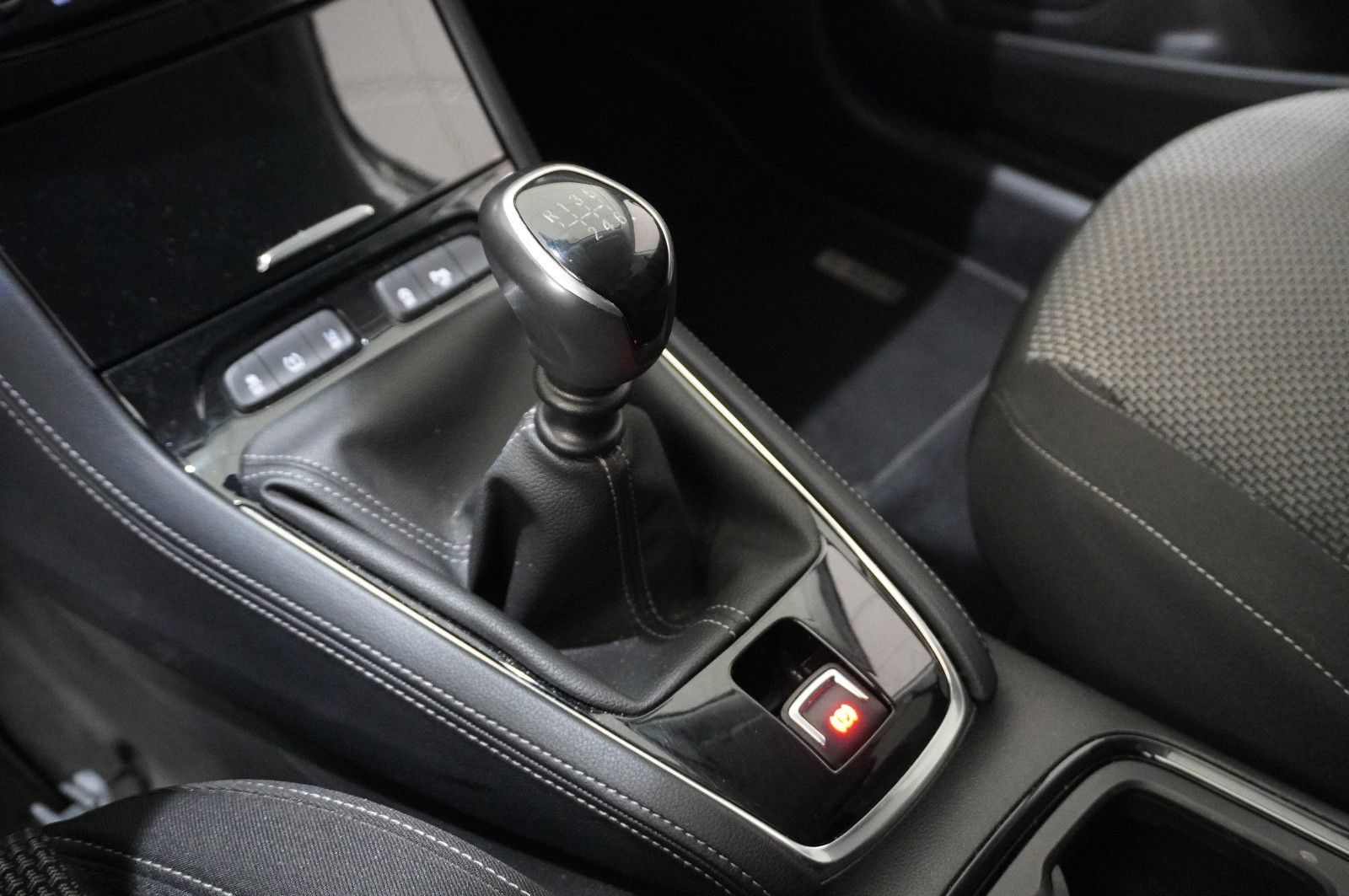 Fahrzeugabbildung Opel Grandland (X) 1.5D BUSINESS NAVI/LED/PDC/DAB/AHK