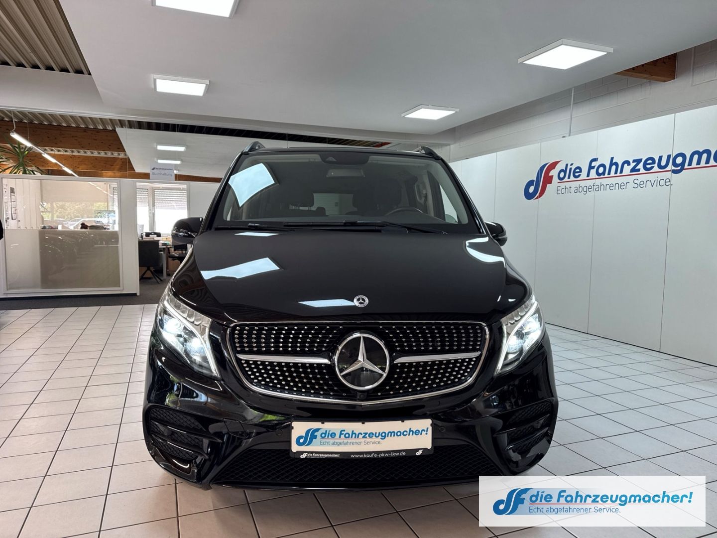 Fahrzeugabbildung Mercedes-Benz V 300 -Klasse  EDITION 2020 4MATIC lang AMG AHK-