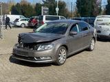 Volkswagen Passat Lim. Highline BlueMotion - VW Passat Unfallwagen