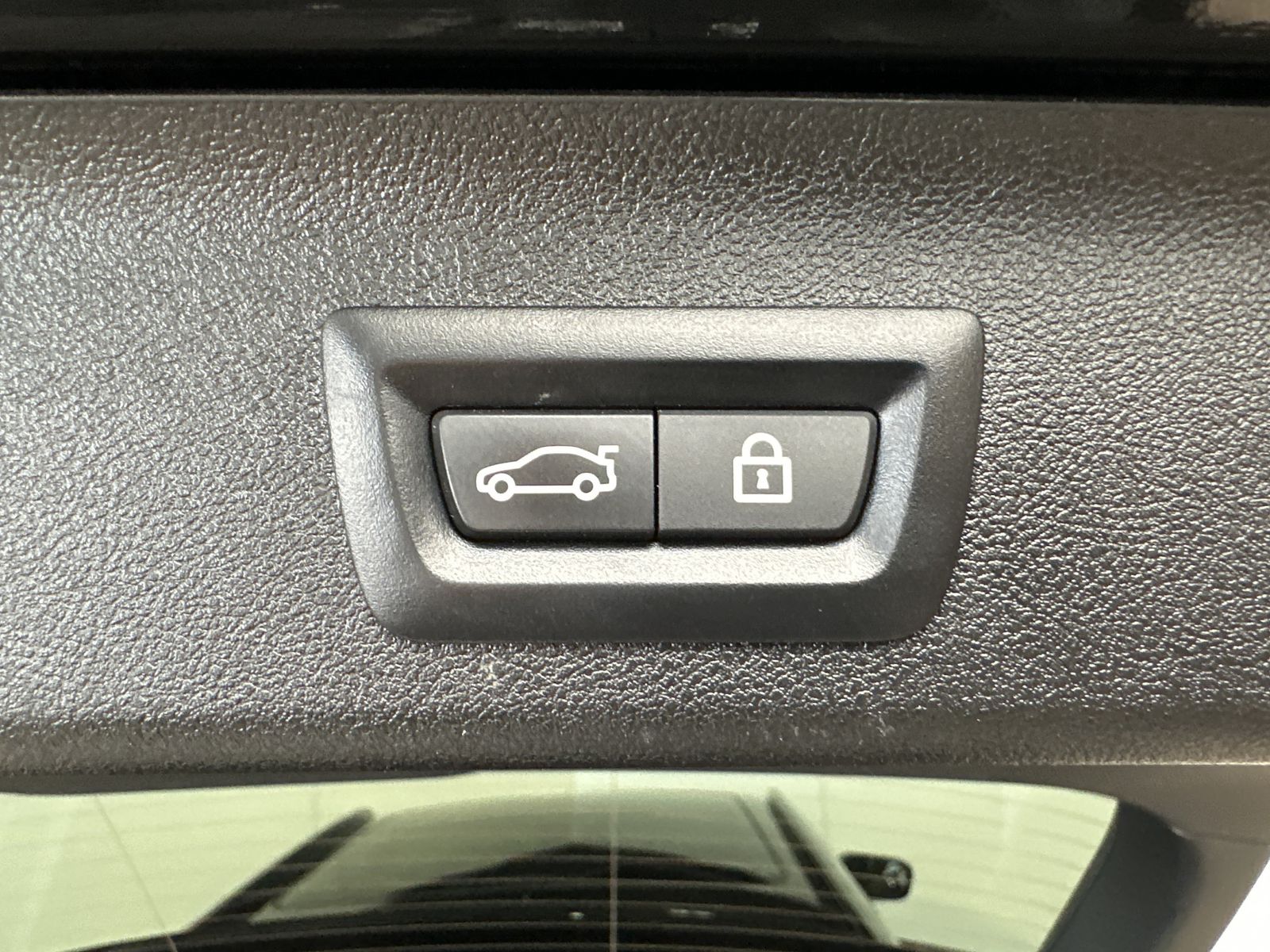 Fahrzeugabbildung BMW 540i Touring xDrive M-Sport NAV+LASER+PANO+HEAD