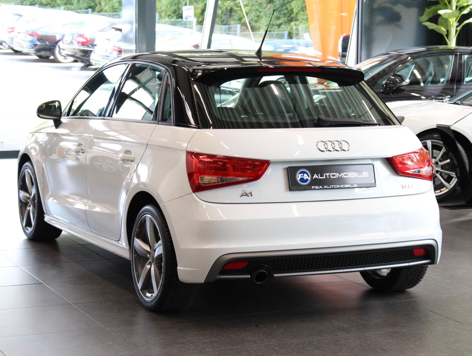 Fahrzeugabbildung Audi A1 Sportback Attraction 1.2 TFSI S line