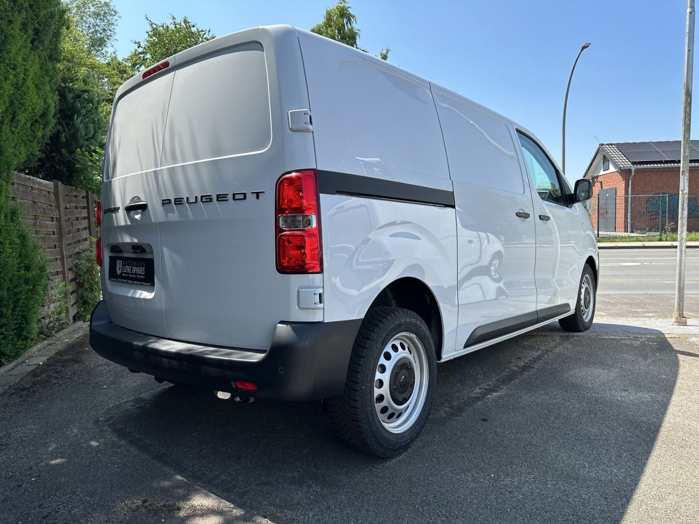 Fahrzeugabbildung Peugeot Expert KW Standard (L2) 2.0 BlueHDi 145 AHK-abn.