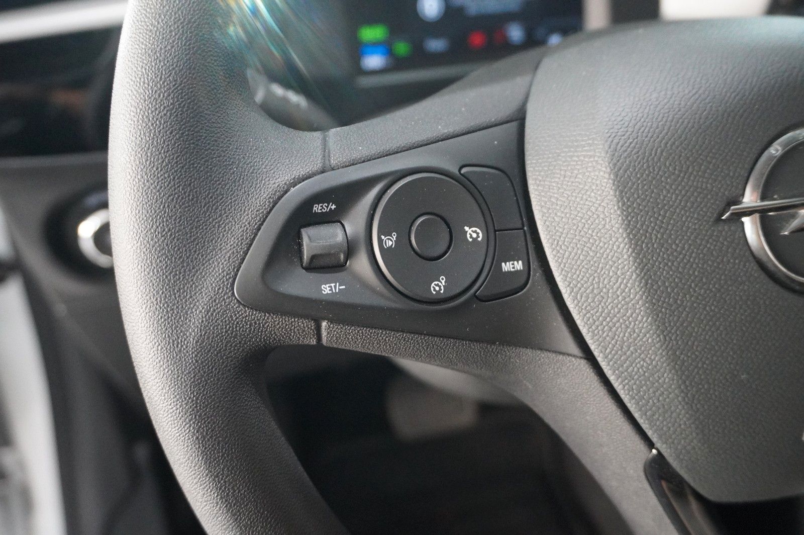 Fahrzeugabbildung Opel Corsa-e F EDITION 7KW NAVI/VIRT/SHZ/DAB/WÄRMEP.