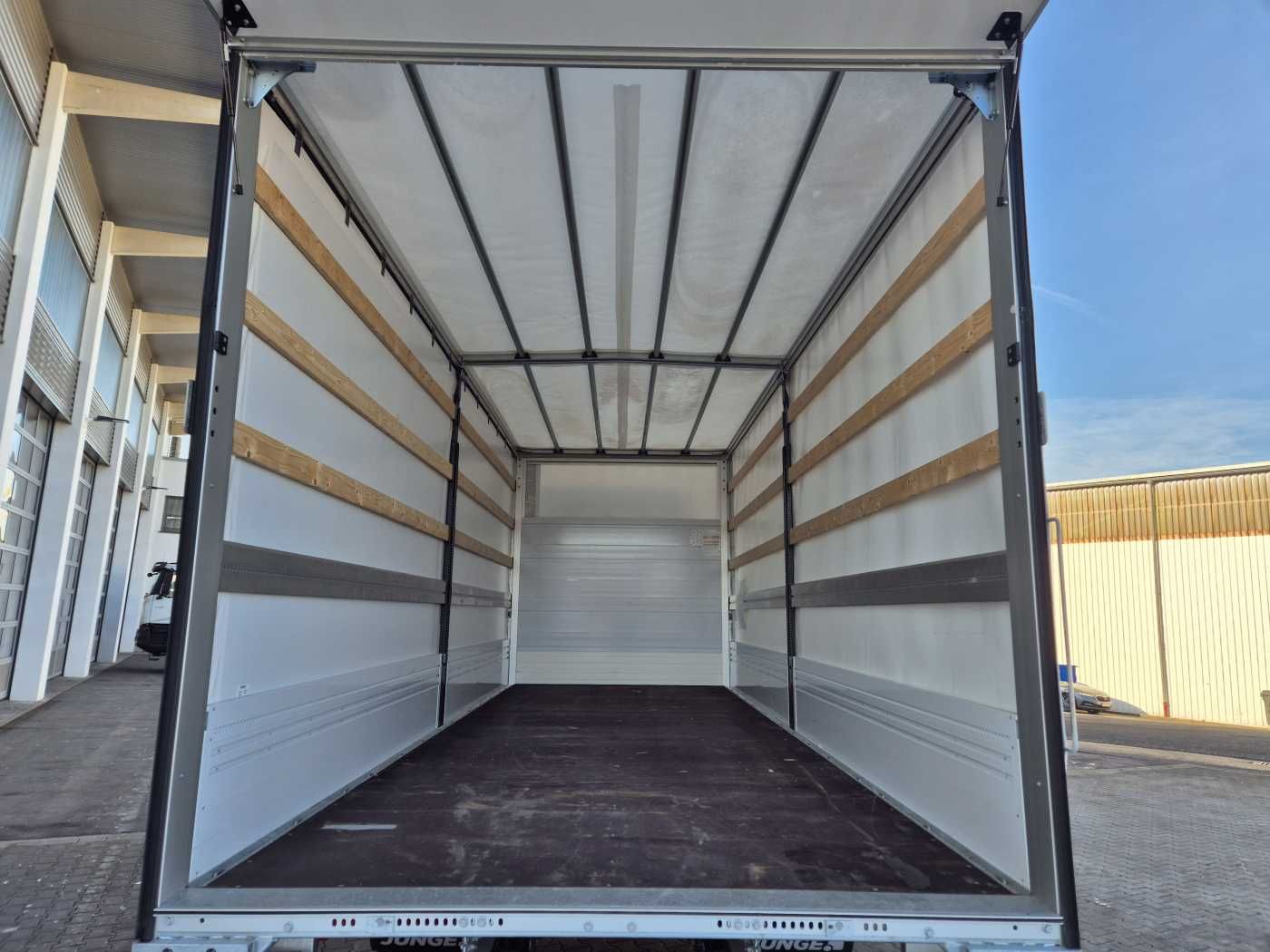 Fahrzeugabbildung Iveco Eurocargo ML160E28/P LBW Bär Schiebeplane AHK