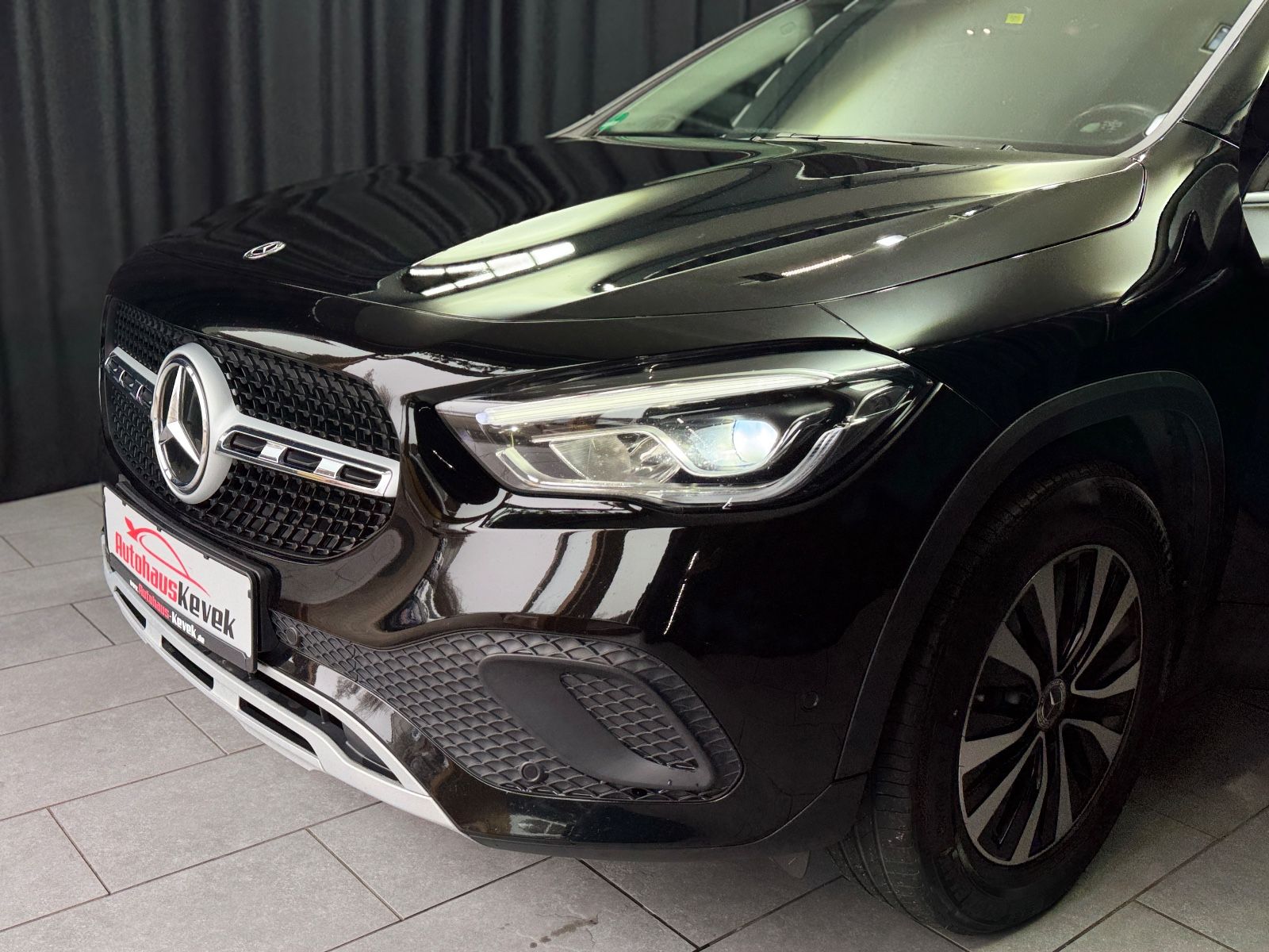 Fahrzeugabbildung Mercedes-Benz GLA 220d|AUTOMATIK|NAVI|LED-SCHEINWERFER|