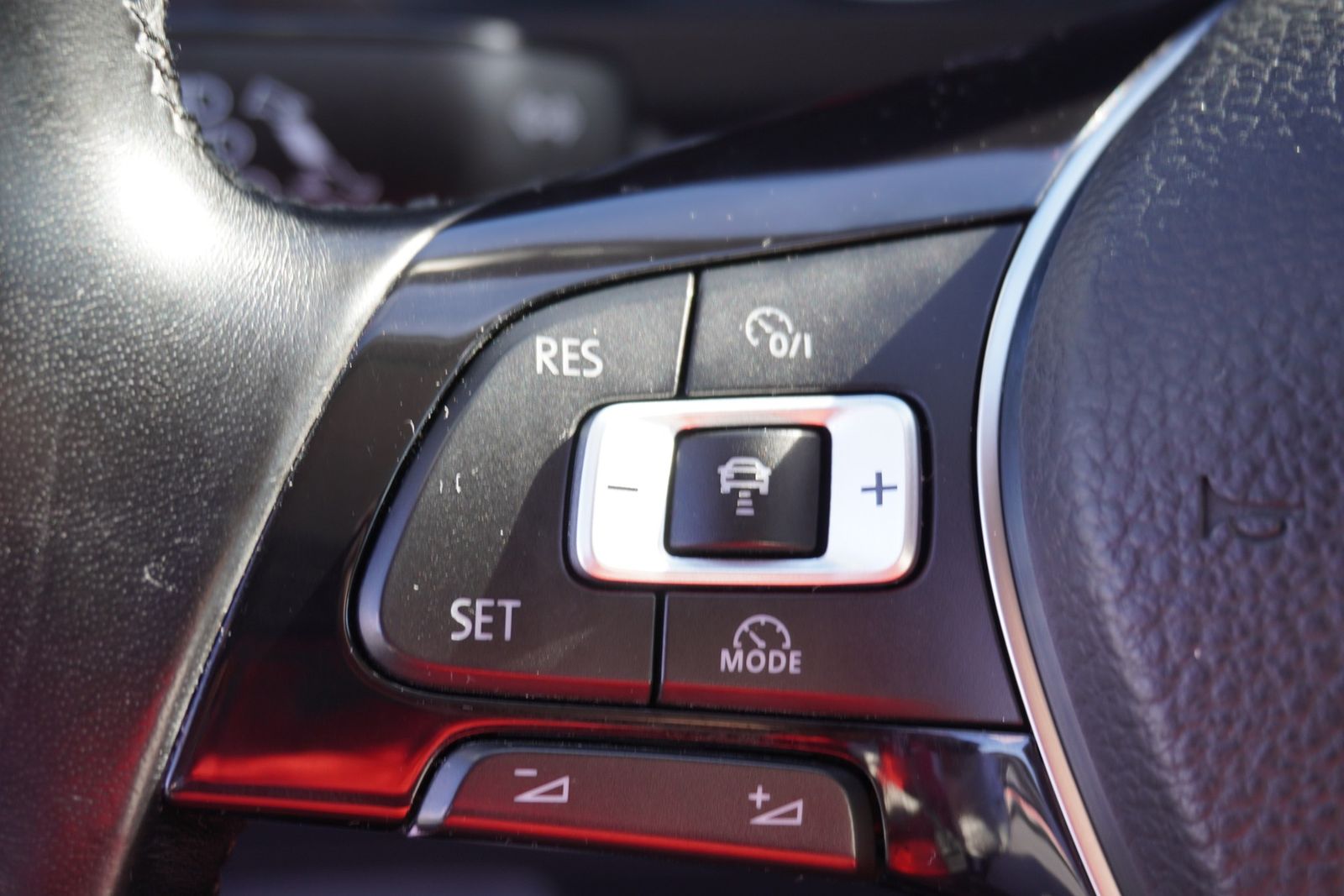 Volkswagen Tiguan 1.4 TSI Join Navi Sitzheizung ACC PDC foto 16