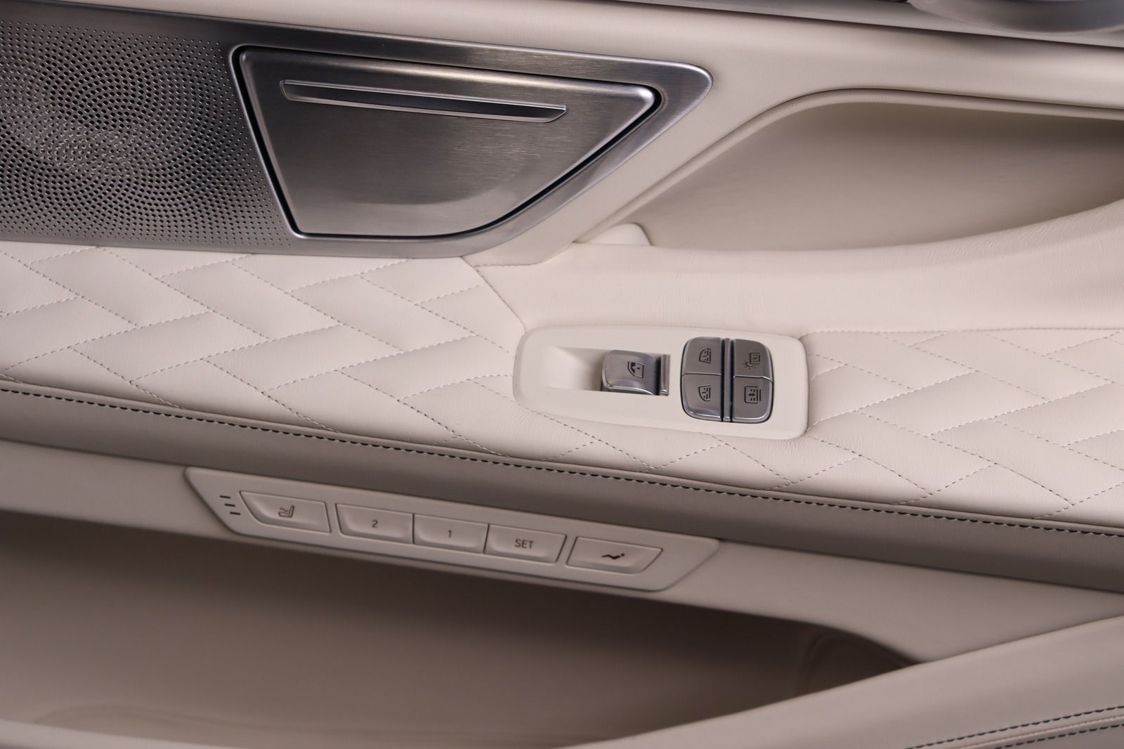Fahrzeugabbildung BMW 750 L i xDrive M Paket Night-Vision * 4x Massage