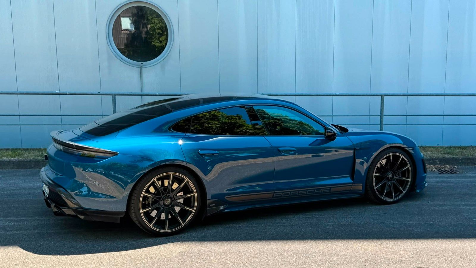 Porsche Taycan Turbo S / BRABUS / Carbon foto 24