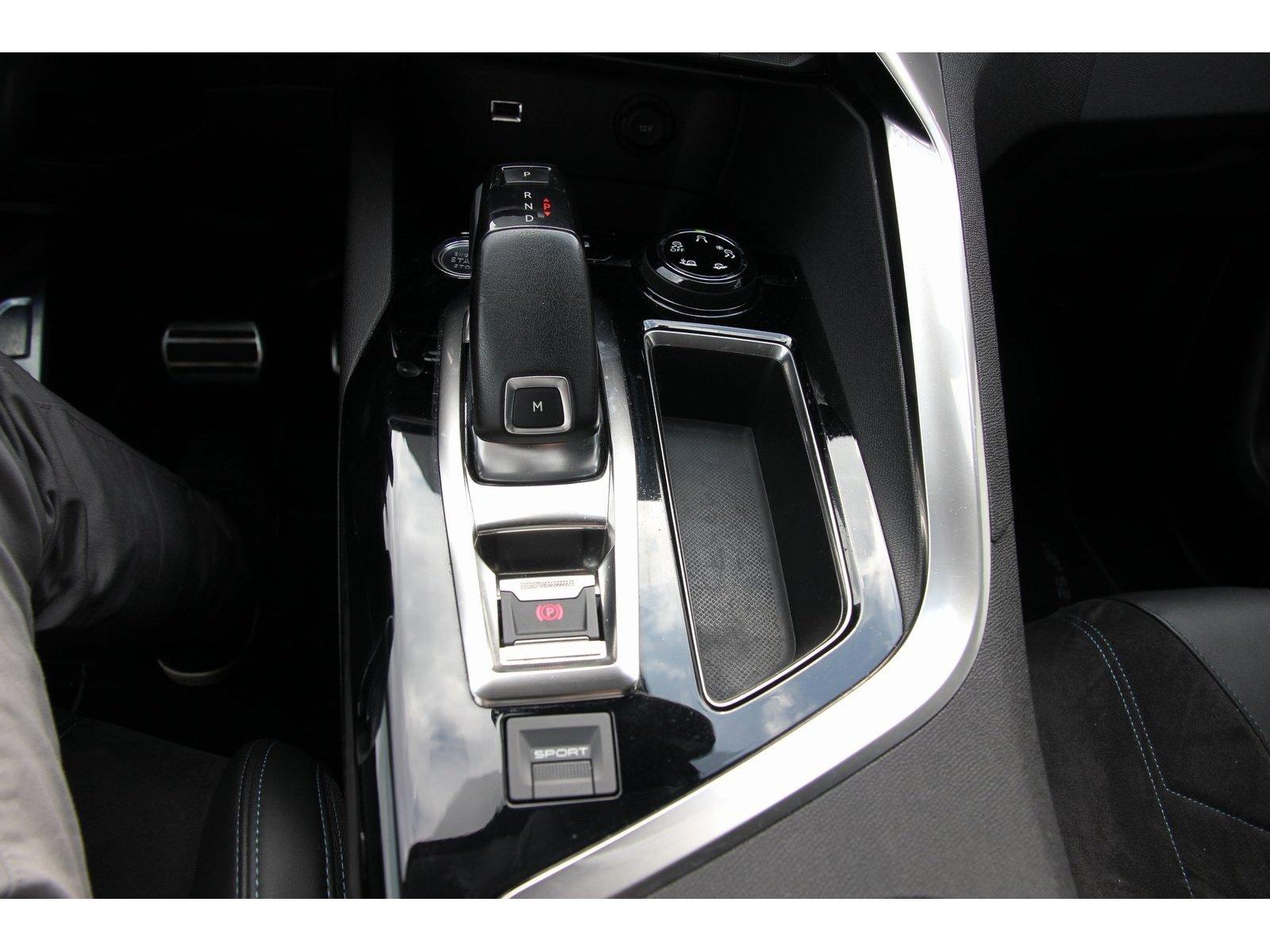 Peugeot 3008 Crossway PT 130 EAT8 Navi e-Klappe LED RFK