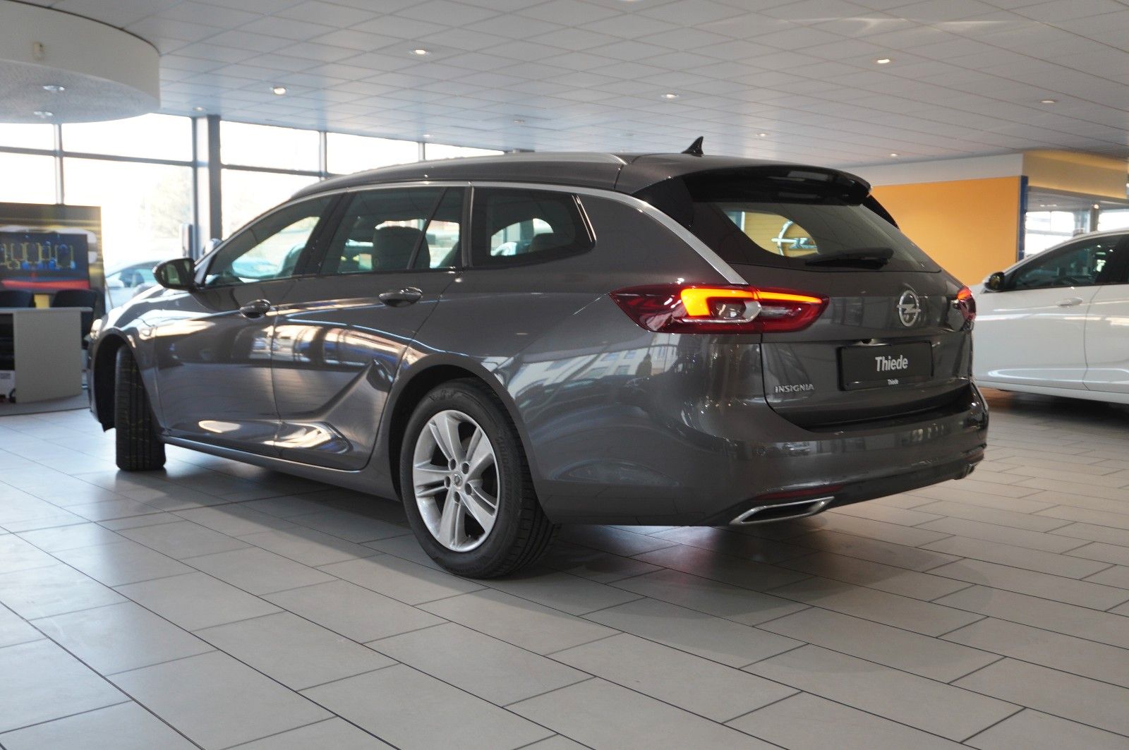 Fahrzeugabbildung Opel Insignia B ST 2.0D BUSINESS NAVI/LED/KAMERA/DAB+