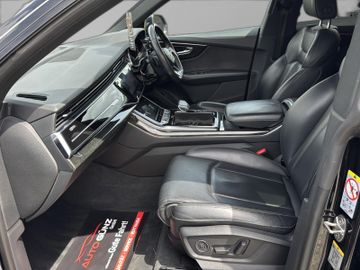 Audi Q8 - 12