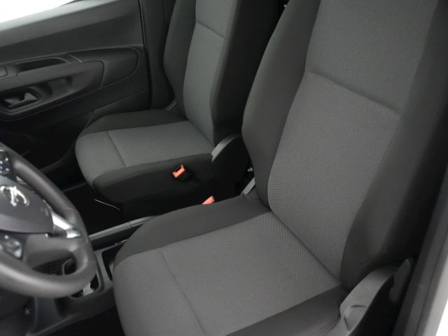 Combo E CARGO EDITION+NAVI+PARKPILOT HIN.+AHK+KE