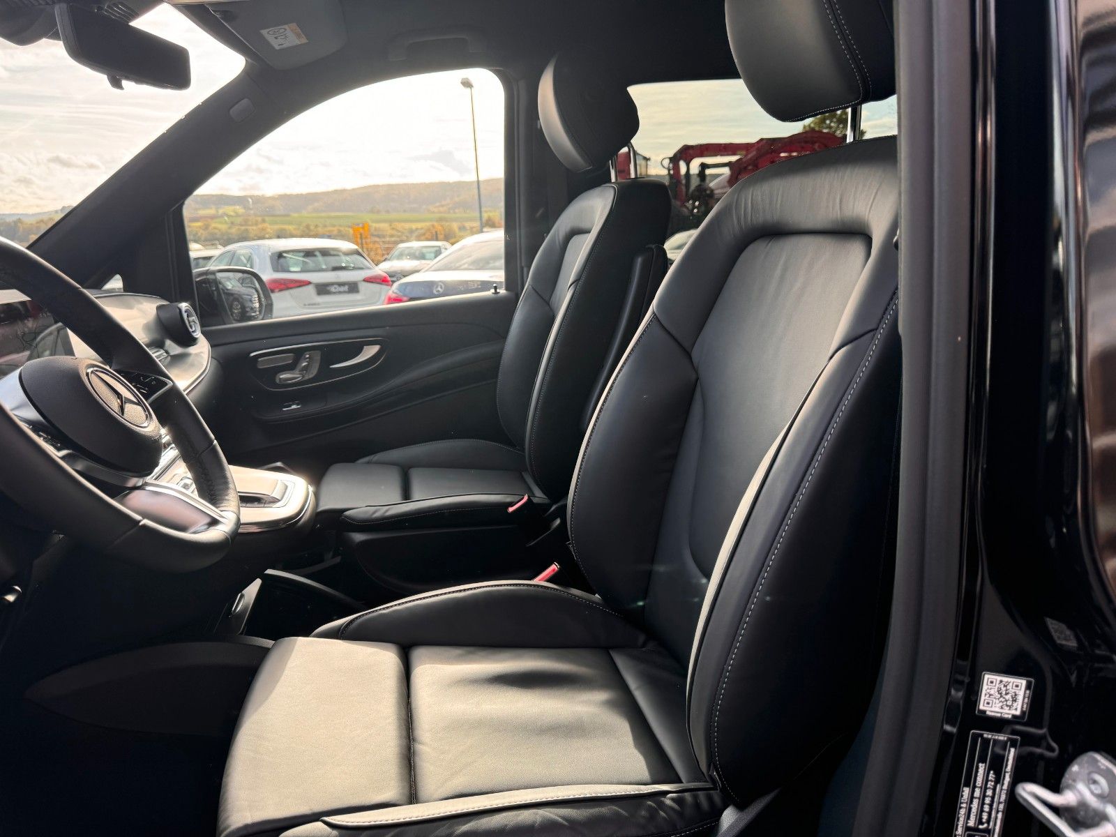 Fahrzeugabbildung Mercedes-Benz V 300 d EXCLUSIVE AIRMATIC AHK2,5 Standheiz