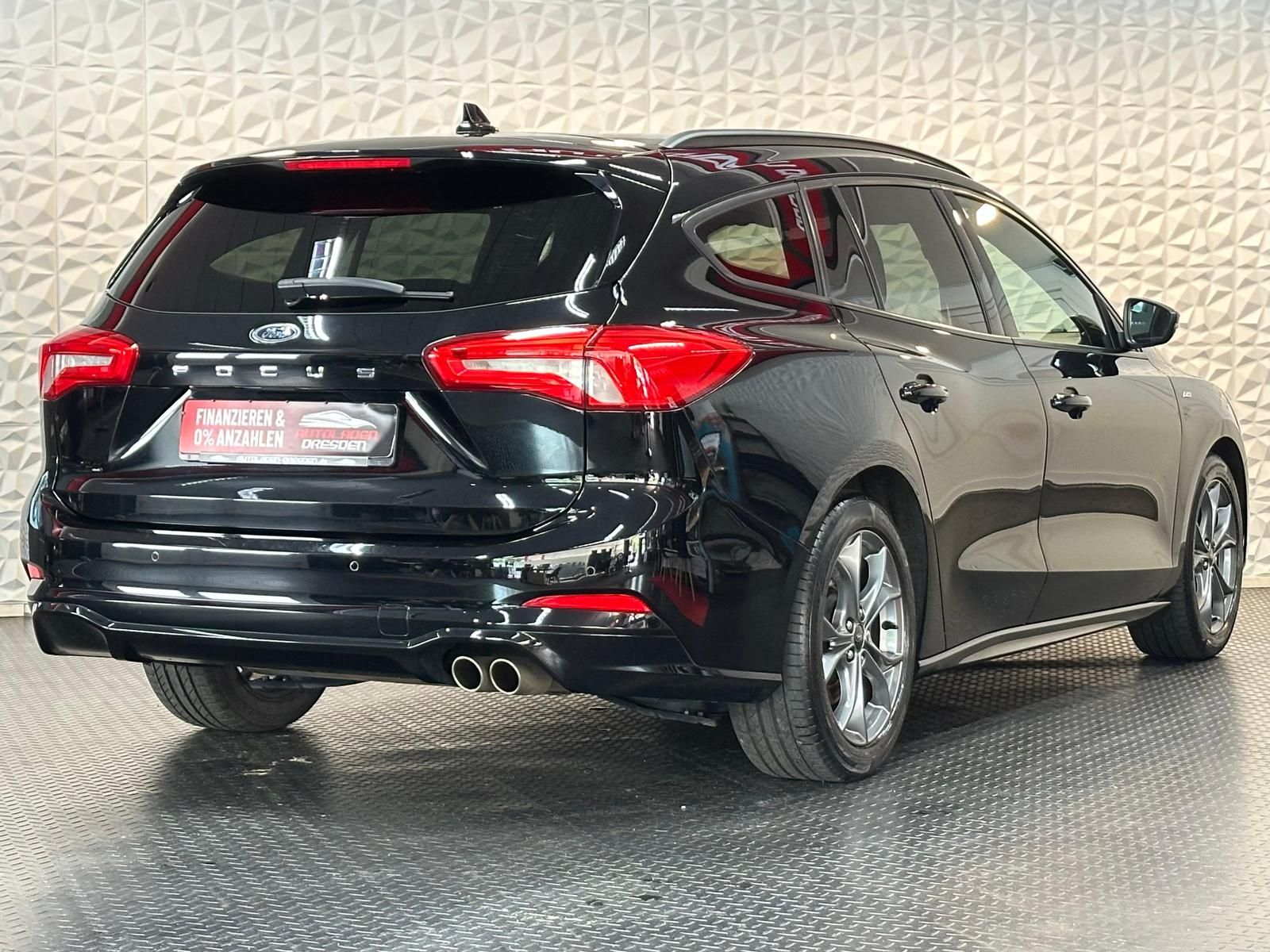 FORD Focus 1.0 EB ST LINE BLACK * SHZ#LF#FH#NAVI#TEMP - Image 8