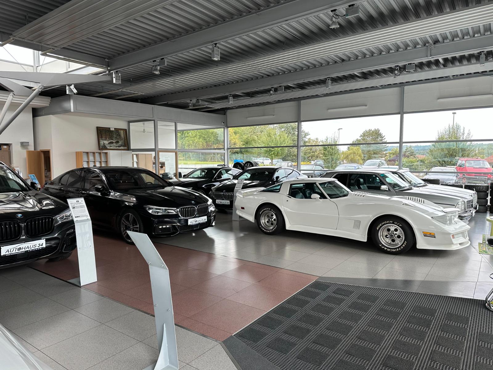 showroom-image-top