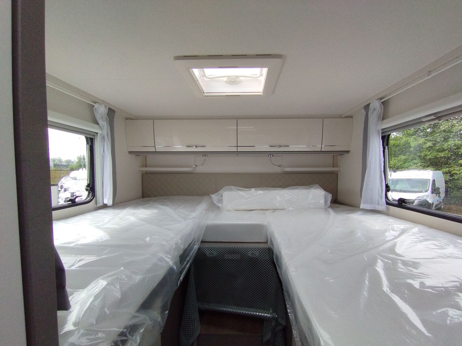 Fahrzeugabbildung Etrusco T 6900 SB Elek. Hubbett, Solaranlage 120W