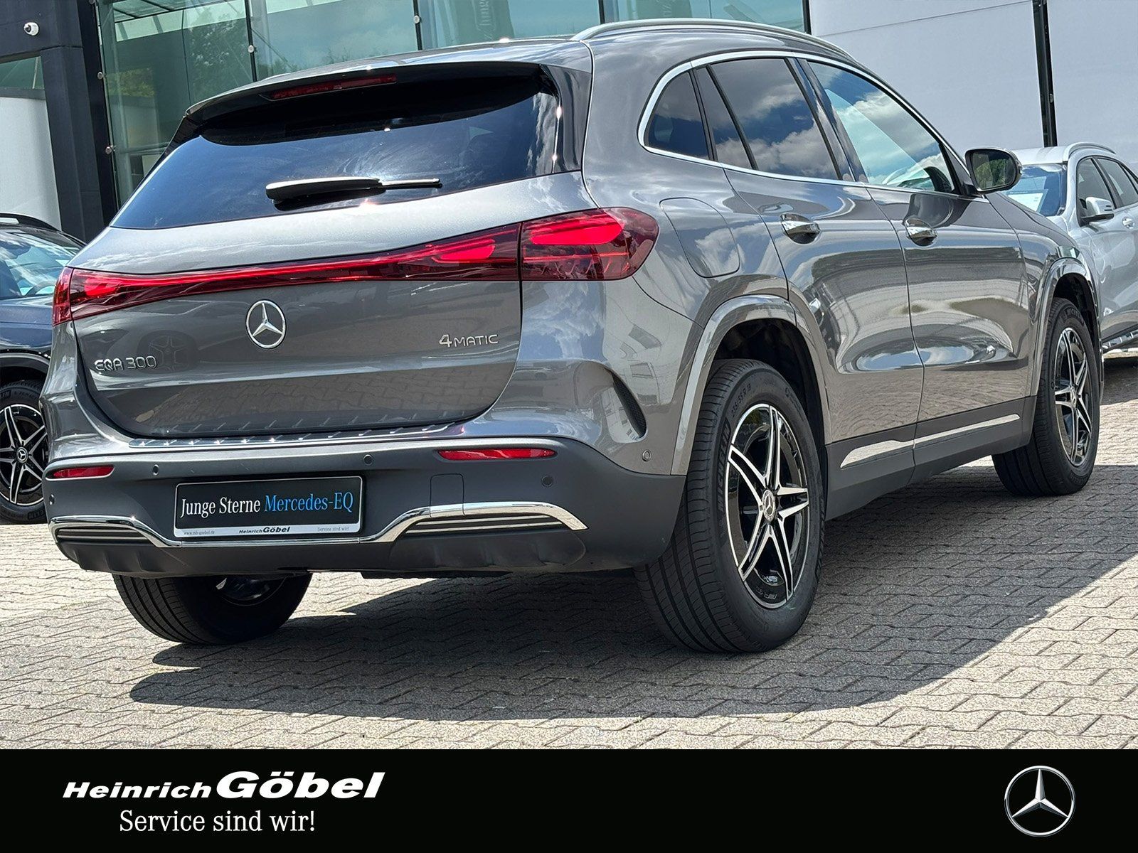 Fahrzeugabbildung Mercedes-Benz EQA 300 4M AMG*AHK*FAP*ADV-SOUND*360°KAM*AMBIENT