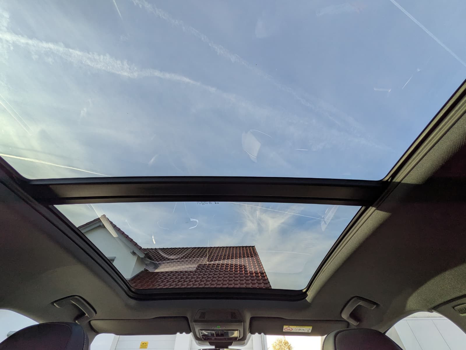 Fahrzeugabbildung Volkswagen Tiguan 2.0 TDI 4M R-Line PANO*H&K*AHK*MATRIX*20"