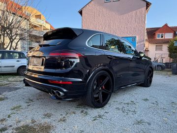 Porsche Cayenne - 10