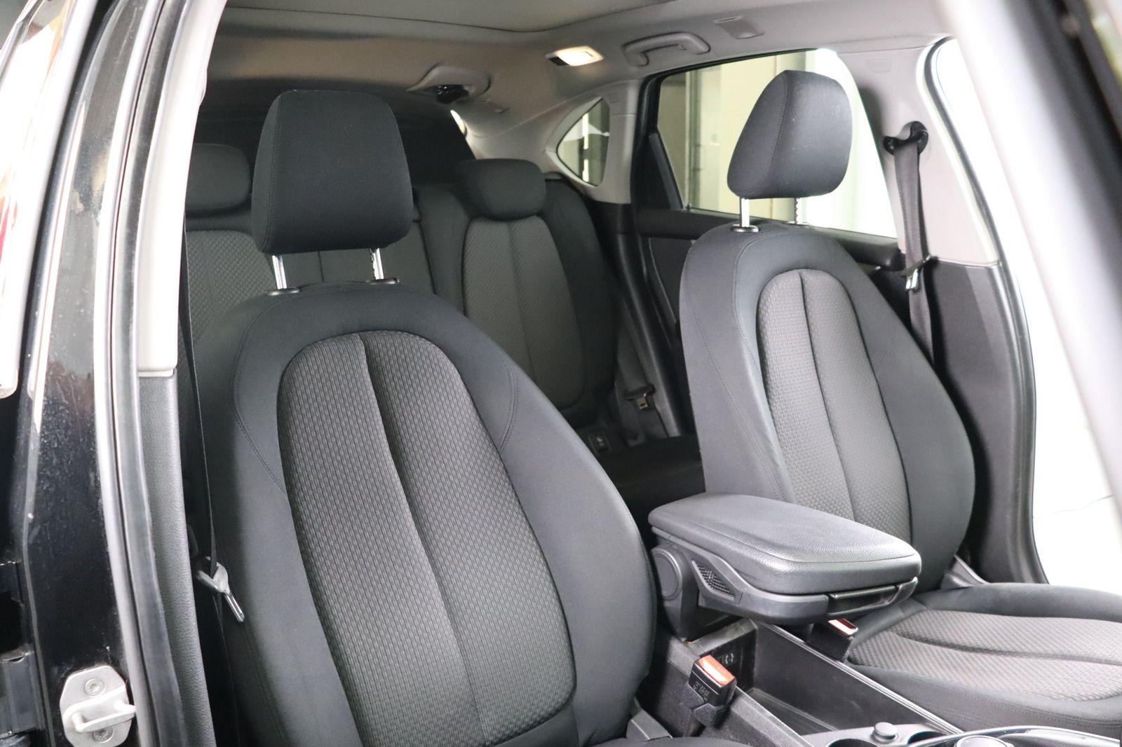 Fahrzeugabbildung BMW 218 i Active Tourer LED * HUD * RFK * Pano *