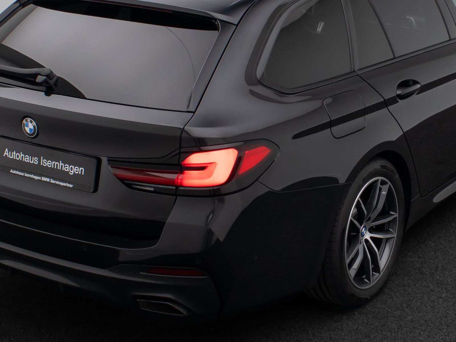 Fahrzeugabbildung BMW 520d xD M Sport DAB Laser HUD AHK Alarm Komfort