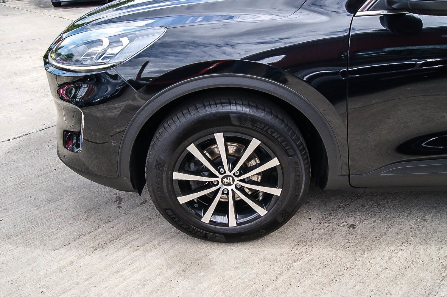 Fahrzeugabbildung Ford Kuga 1.5i Titanium X PARKASSYST KAMERA ACC LED