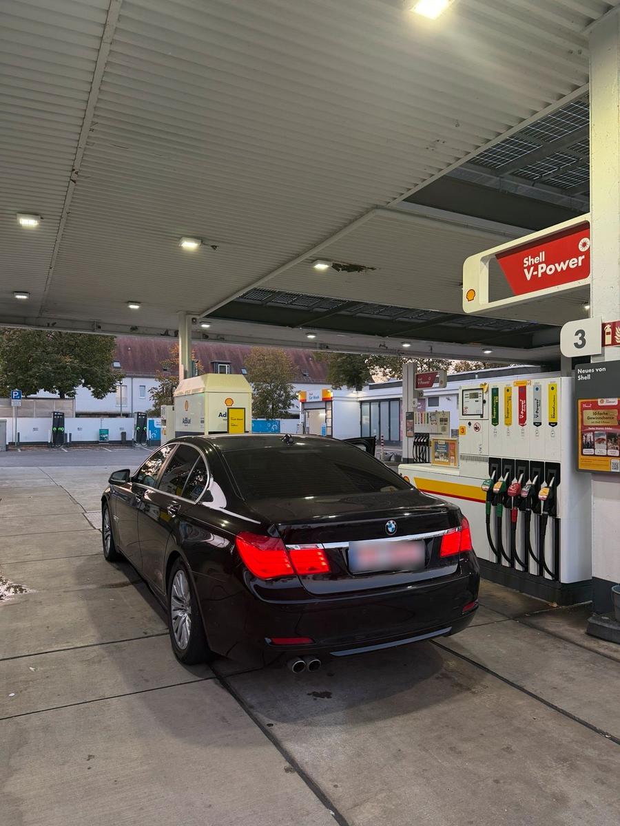 BMW 730