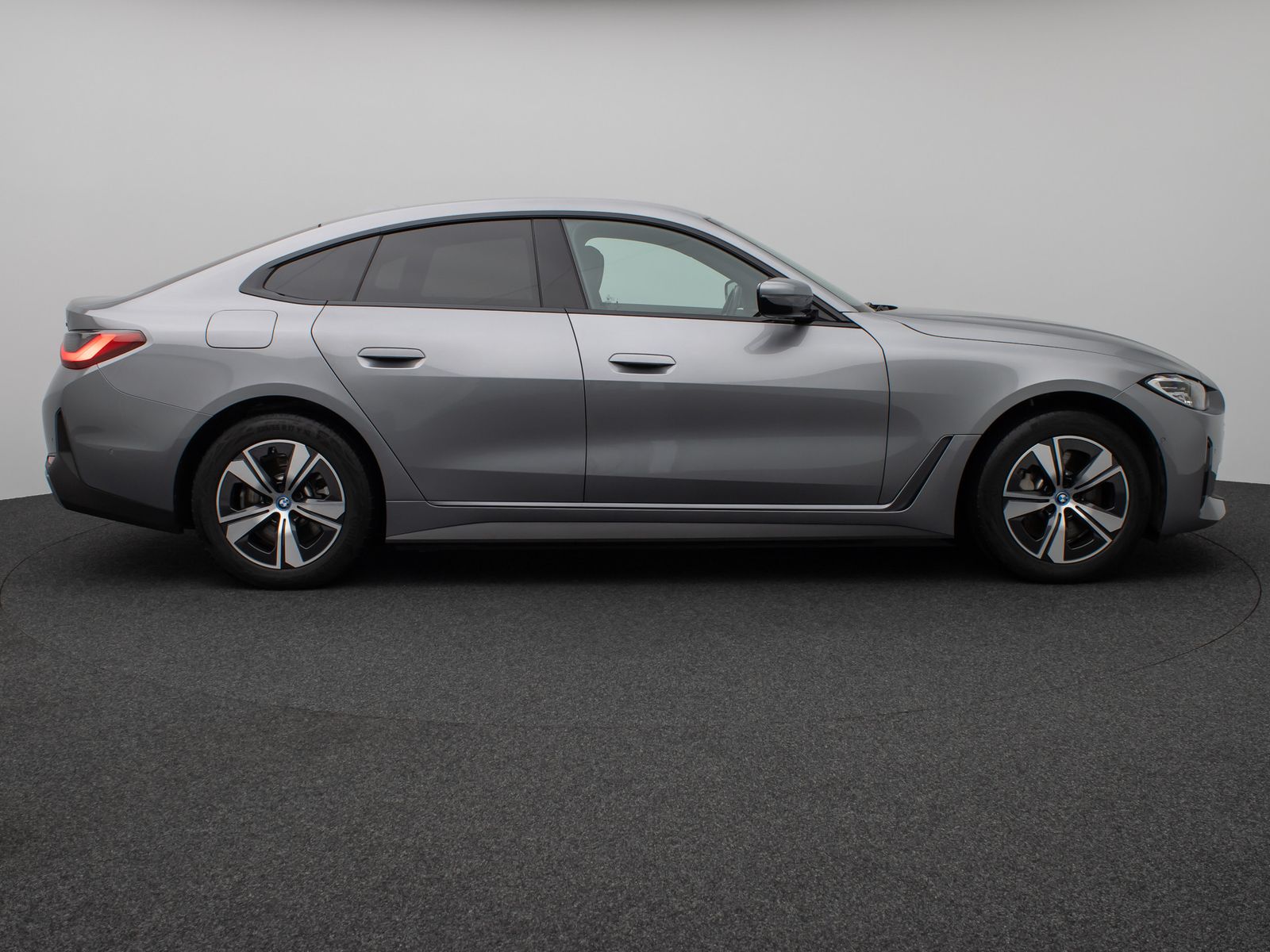 Fahrzeugabbildung BMW i4 eD40 Gran Coupé Kamera DAB H/K PDC Sport