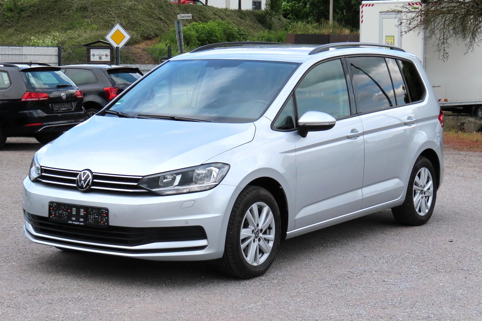 Volkswagen Touran 2,0 TDi DSG Navi Kamera CarPlay ACC AHK