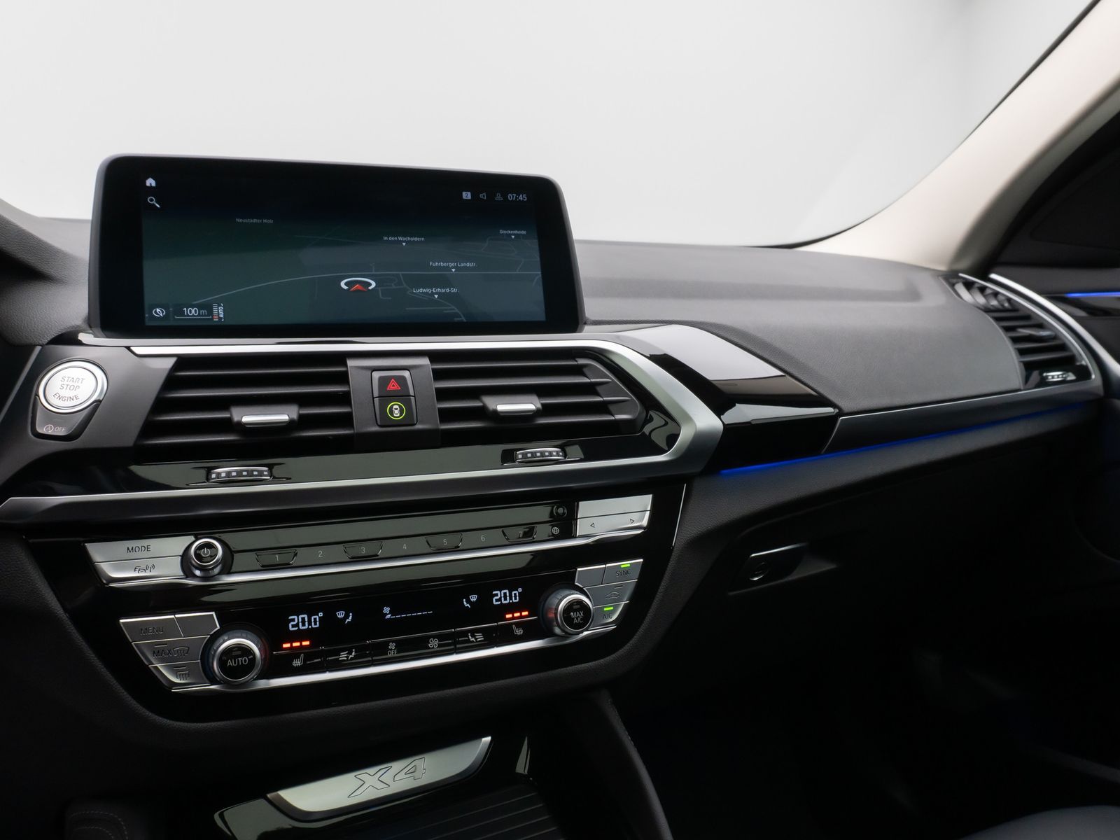 Fahrzeugabbildung BMW X4 xD30i xLine Panorama Kamera HUD DAB HiFi AHK