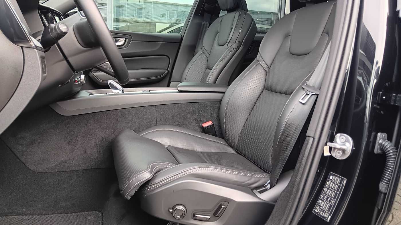 Fahrzeugabbildung Volvo XC60 B5 AWD Plus Black Edition 'AHK, ACC'