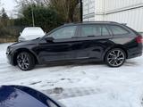Skoda Superb Combi Sportline / Sportsitze / Keyless - Skoda Superb mit Diesel-Antrieb: Alcantara, Kombi