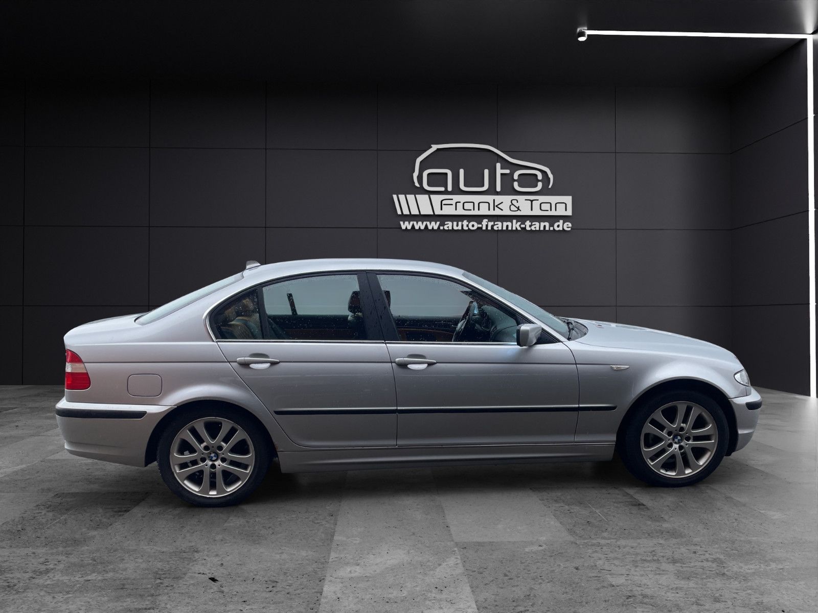 Fahrzeugabbildung BMW 320 Lim. Navi*Xenon*Shzg*Klimaauto