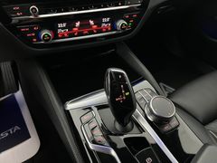 BMW 520d TOURING xDrive M PAKET /89tKM / 2023/ 1.H BMW 520d TOURING xDrive M PAKET /89tKM / 2023/ 1.H