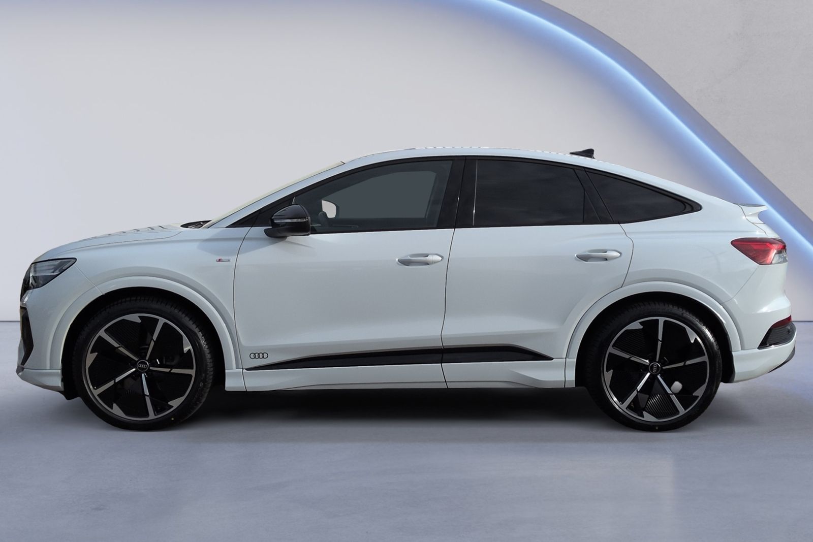 Q4  e-tron Sportback 50 quattro  HEAD-UP+SONOS+