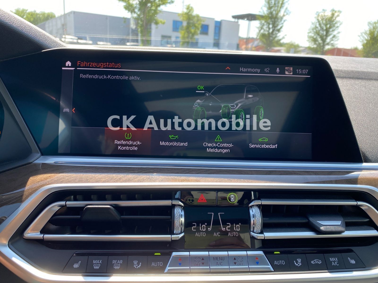 Fahrzeugabbildung BMW X5 xDrive 45e Individual/HeadUp/360°Kam/LED/AHK