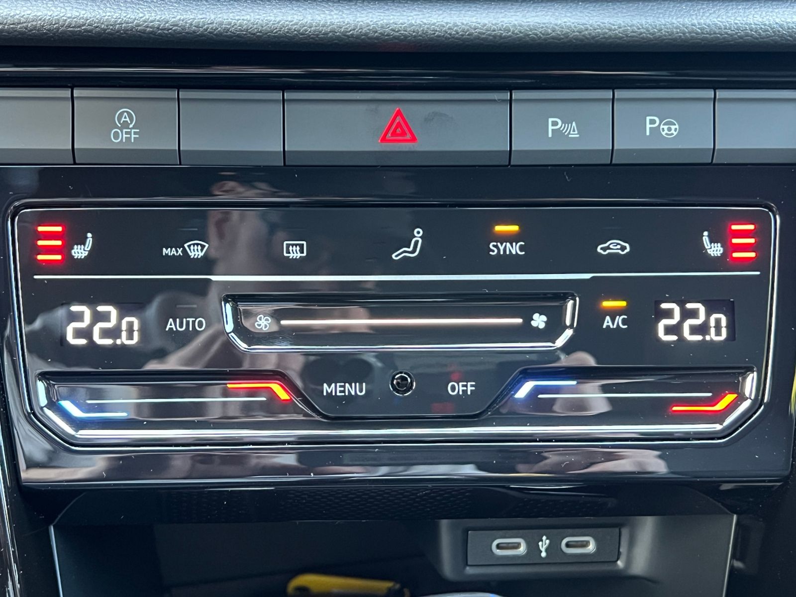 Fahrzeugabbildung Volkswagen T-Roc R-Line 1.5 TSI DSG *Black Style, AHK, Pano