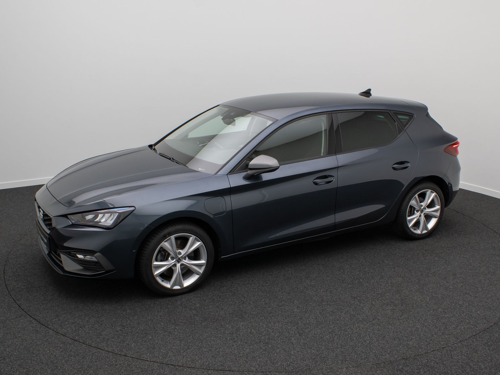 Fahrzeugabbildung SEAT Leon e-HYBRID FR Tempomat DigitDispl ParkAsssit