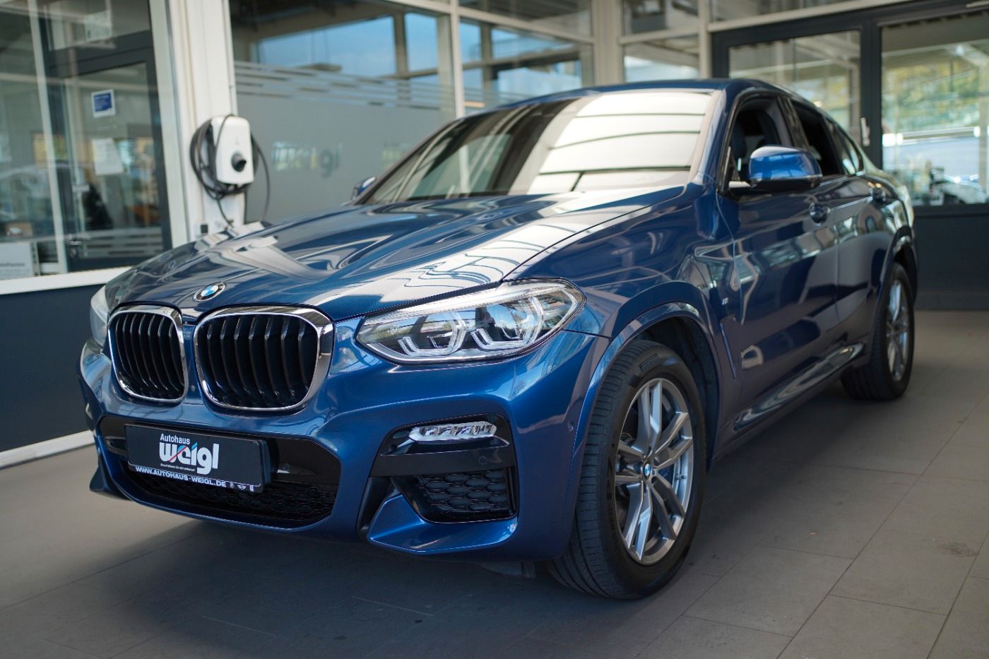 Fahrzeugabbildung BMW X4 xDrive 30i M Sport AHK+Standheizung+Head Up++