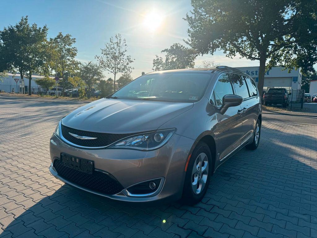 Image of Chrysler Pacifica