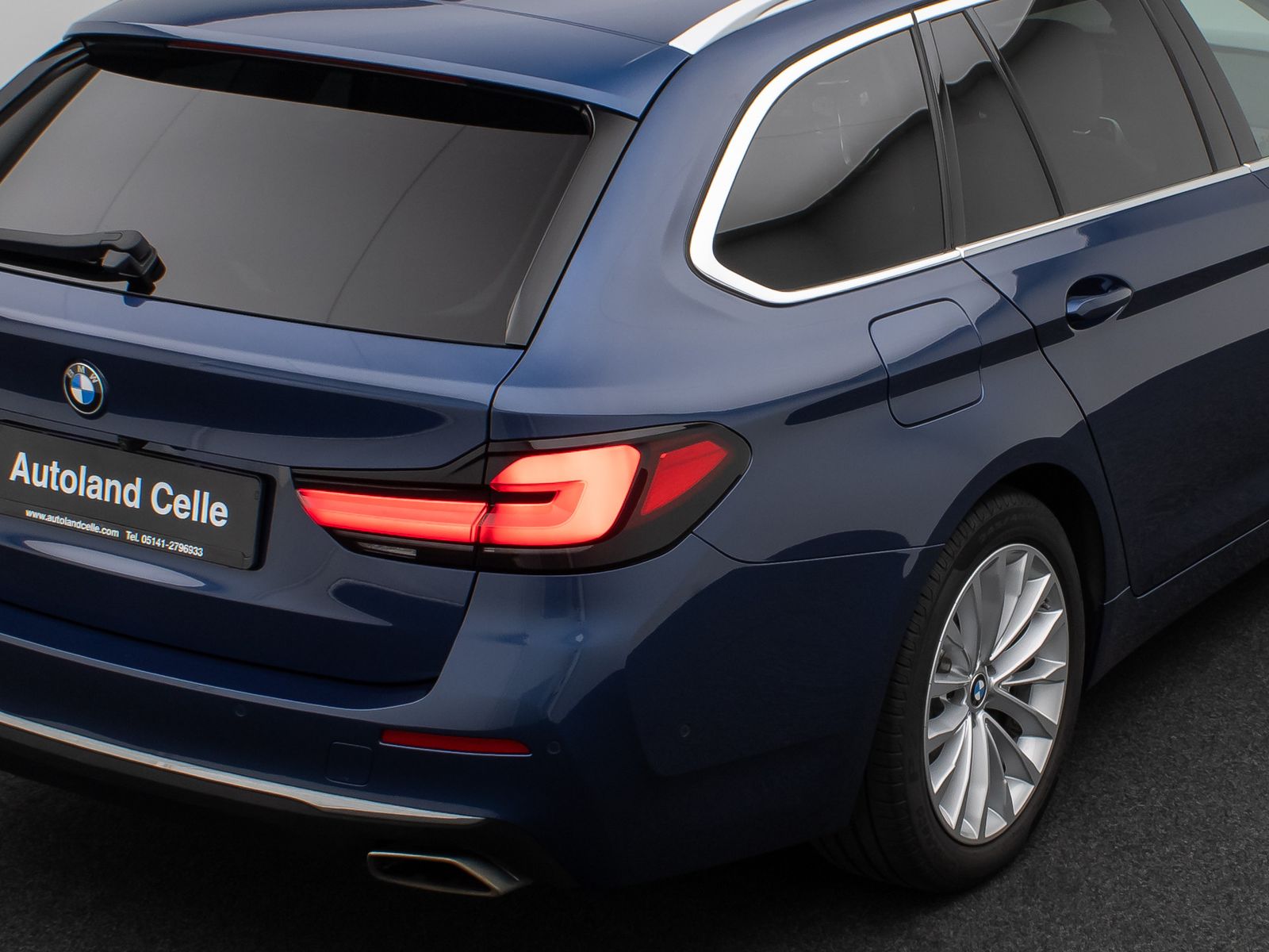 Fahrzeugabbildung BMW 530d Luxury Line Panorama Kamera HUD DAB Sport