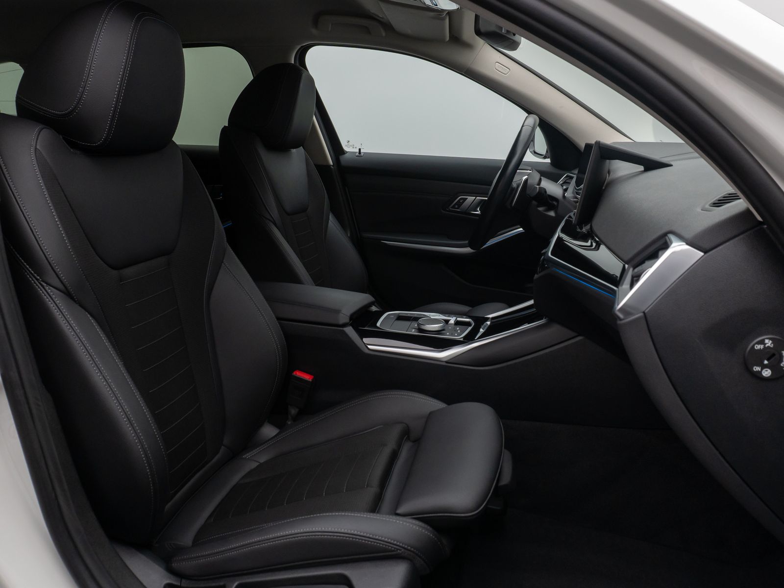 Fahrzeugabbildung BMW 320i DAB Leder MSport AHK Lenkradheizung Sport