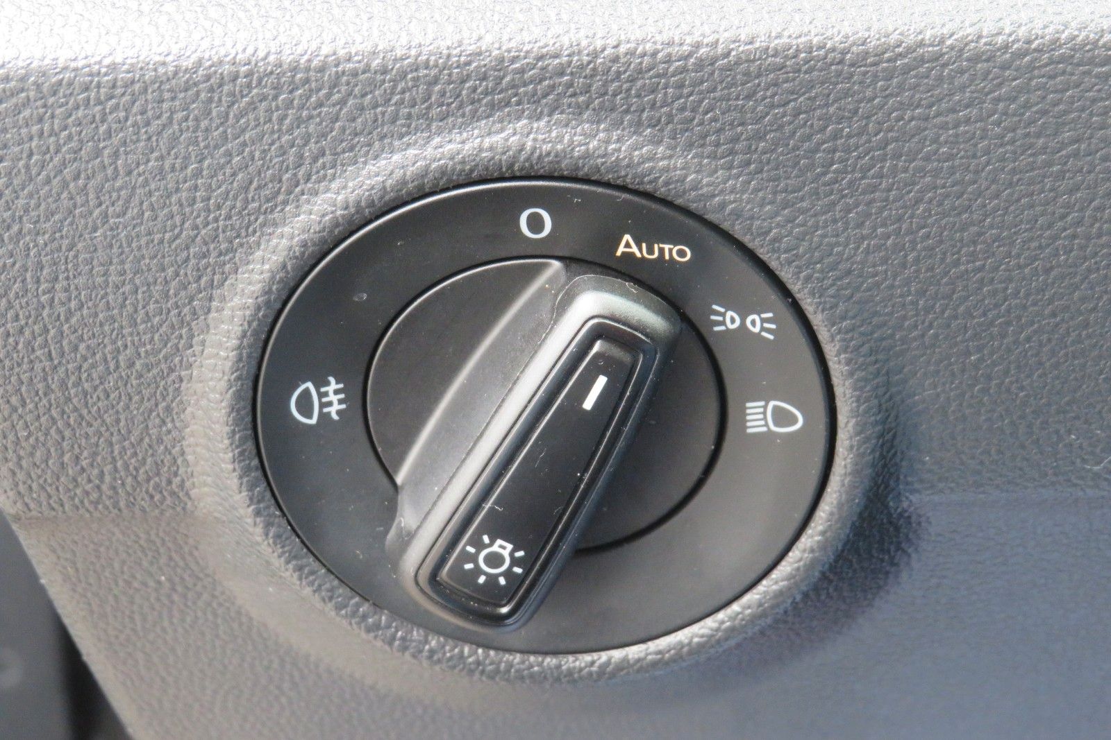 Fahrzeugabbildung Volkswagen T-Roc Life NAVI ACC SITZH. LED APP-CON. 1.H