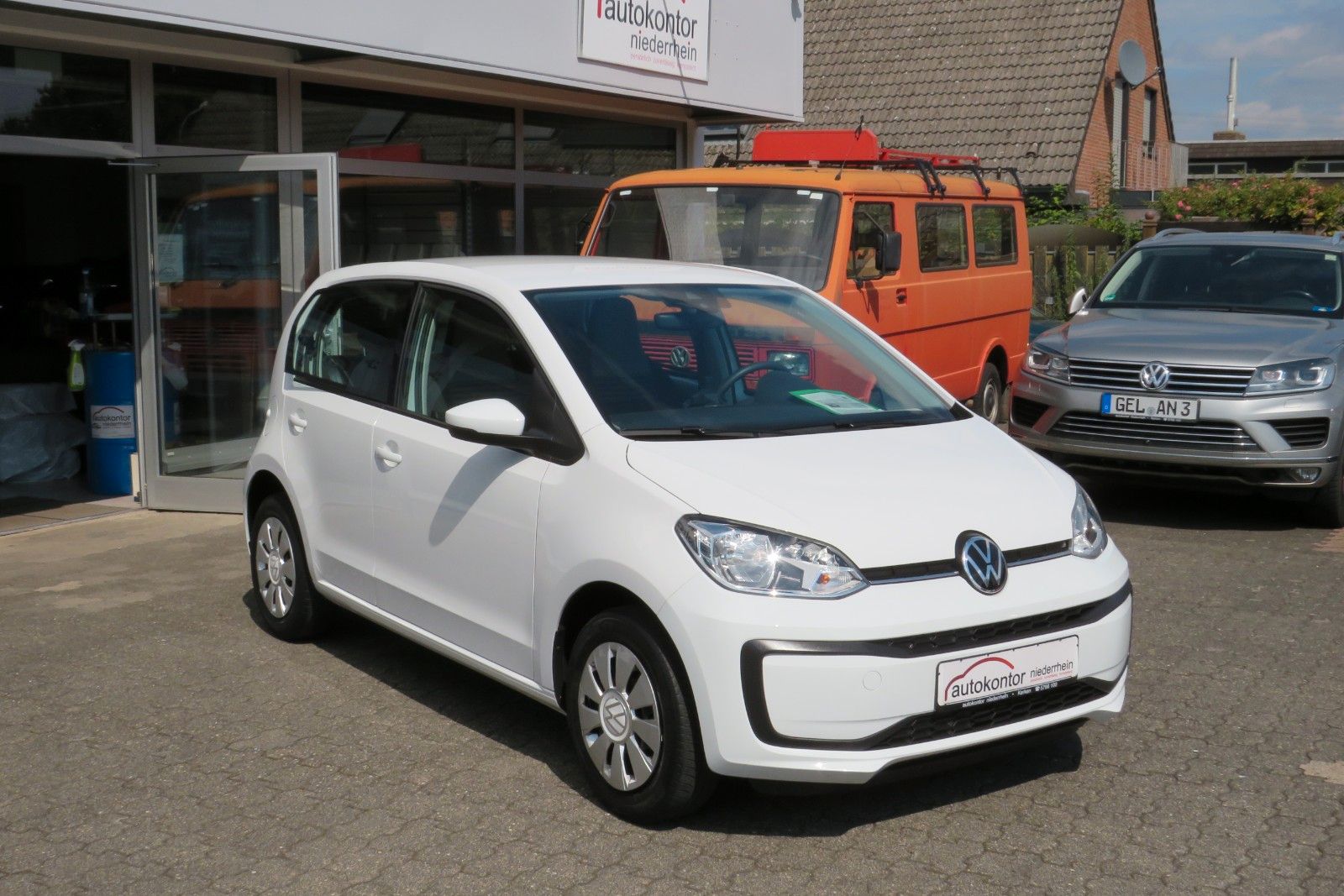 Fahrzeugabbildung Volkswagen up! 4 TÜREN KLIMA TELVOR DAB KAMERA PDC GRA 1.H