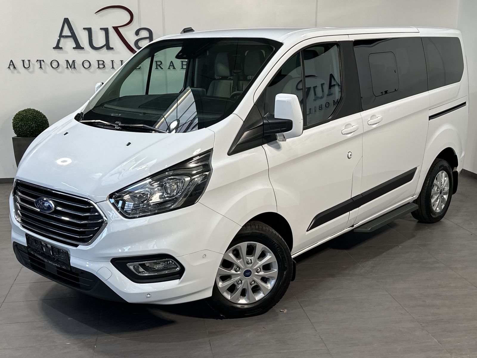 Fahrzeugabbildung Ford Tourneo Custom 320 L1H1 NAV+AHK+KAMERA+ACC+SHZ